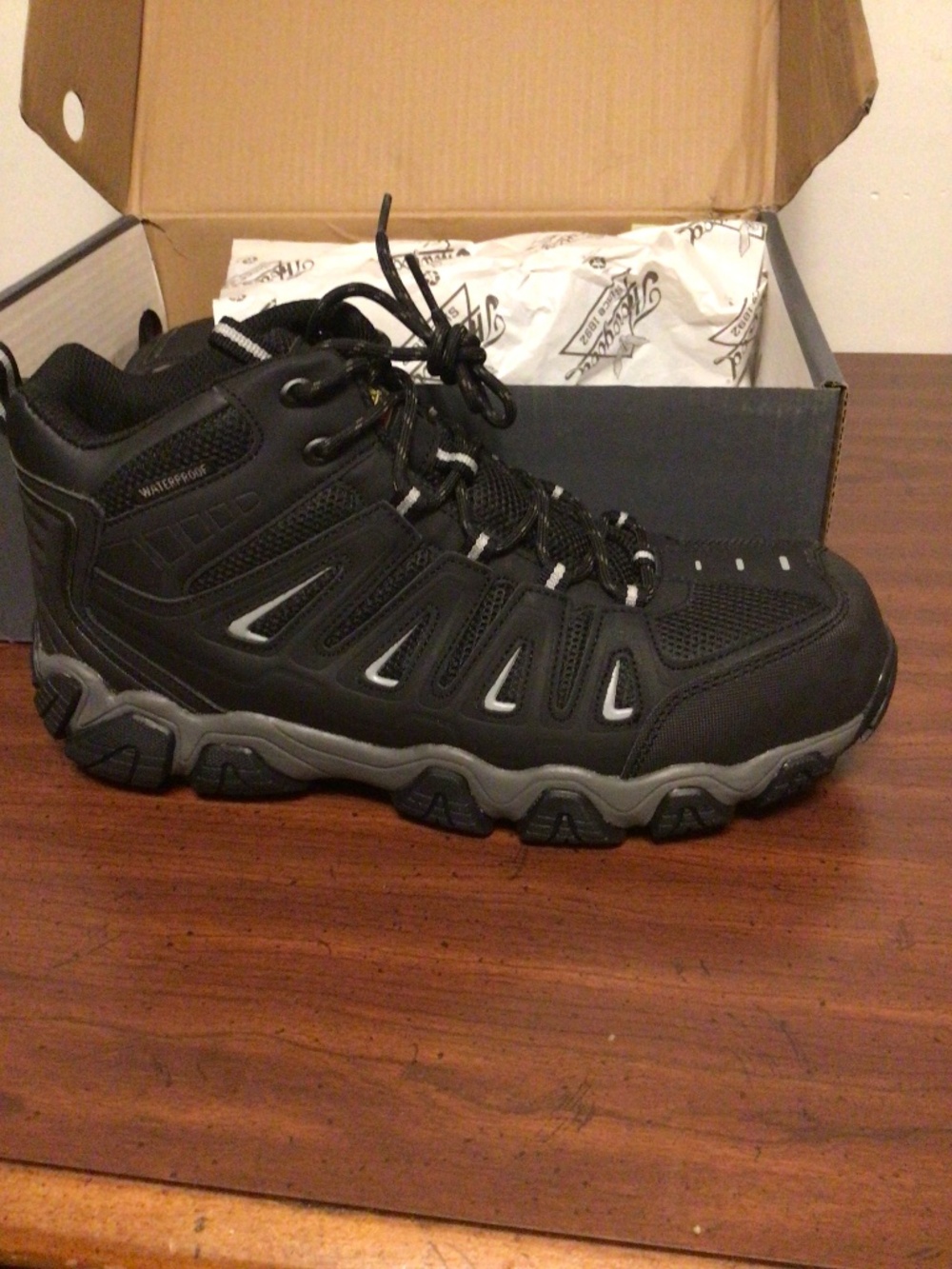 Thorogood Job Fitted Cross Trek slip resistant safety toe shoe SZ 11 W NIB